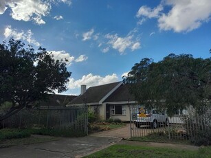 3 Bedroom House To Let in Pinelands