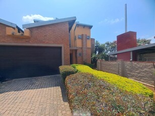 3 Bedroom Townhouse For Sale in Safari Gardens