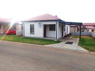 3 Bedroom Townhouse For Sale in Waterval East