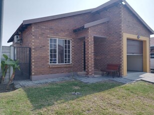 3 Bedroom Townhouse For Sale in Waterval East