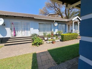 3 Bedroom Townhouse For Sale in Waterval East