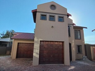 3 Bedroom Townhouse To Let in Bo-dorp