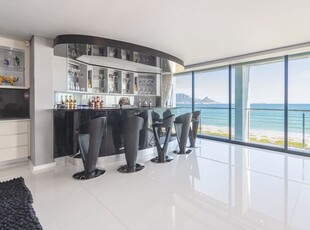 4 Bedroom Apartment For Sale in Beachfront