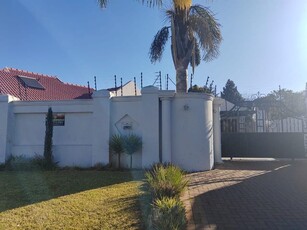 4 Bedroom Freestanding For Sale in Sunward Park