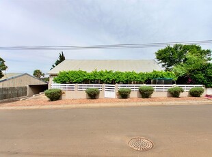 4 Bedroom House For Sale in Darling