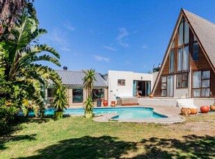 4 Bedroom House For Sale in Flamingo Vlei