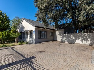 4 Bedroom House For Sale in Parow Valley