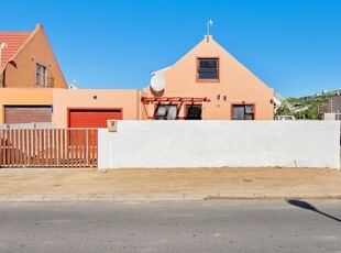 4 Bedroom House For Sale in Saldanha Central