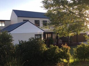 4 Bedroom with 3 Bathroom For Sale in Hermanus Western Cape