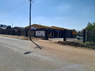 433m² Workshop For Sale in Rustenburg Central