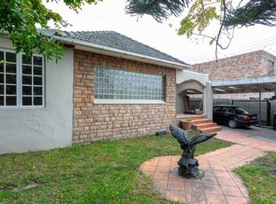 5 Bedroom Equestrian Property To Let in Rondebosch