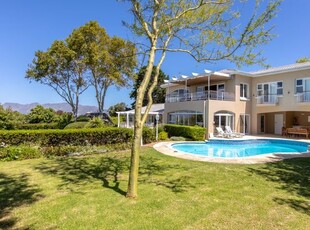 5 Bedroom House For Sale in Constantia