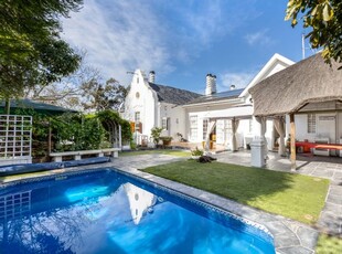 6 Bedroom Freehold For Sale in Constantia