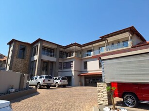 6 Bedroom House For Sale in Birdwood Estate