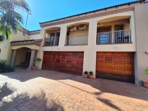 6 Bedroom House For Sale in Protea Park