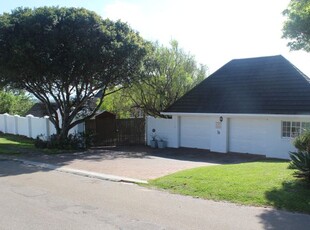 6 Bedroom House For Sale in St Francis Bay Village