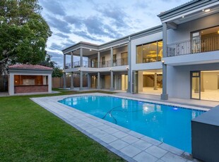 7 Bedroom Freestanding For Sale in Constantia