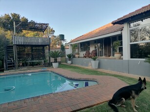 A incredible Family House in Wilkoppies!