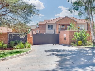 Apartment / Flat For Sale in Honeydew Manor, Roodepoort