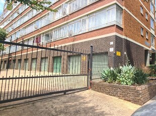 Apartment / Flat For Sale in Muckleneuk, Pretoria