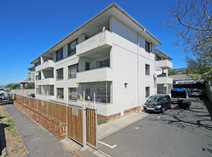 Apartment For Sale in Wynberg