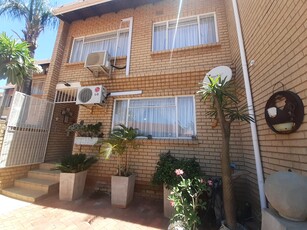 Beautiful 3 Bedroom Townhouse For Sale!!!