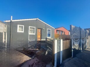 Charming 3-Bedroom house with two bedroom granny flat in Portlands