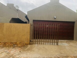 House For Sale in Birchleigh, Kempton Park