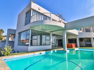 House For Sale in Constantia Kloof, Roodepoort