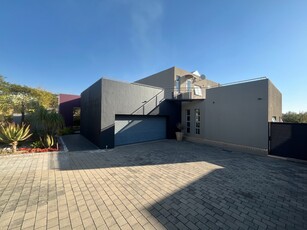 House For Sale in Eagle Canyon Golf Estate, Roodepoort