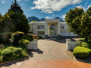 House For Sale in Erinvale Golf Estate, Somerset West