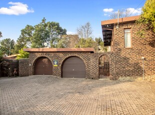 House For Sale in Florida Glen, Roodepoort