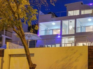 House For Sale in Fresnaye, Cape Town