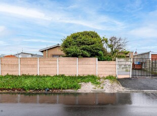 House For Sale in Grassy Park