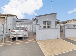 House For Sale in Hanover Park