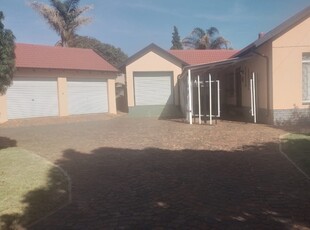 House For Sale in Helikonpark, Randfontein