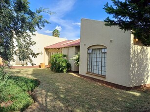 House For Sale in Helikonpark, Randfontein