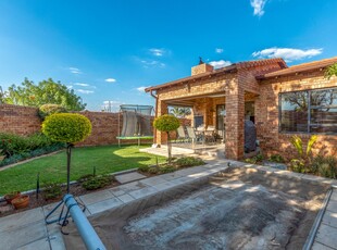 House For Sale in Honeydew Manor, Roodepoort