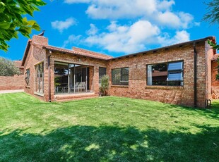 House For Sale in Honeydew Manor, Roodepoort