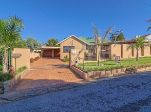 House For Sale in Horizon View, Roodepoort