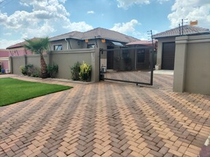 House For Sale in Kagiso, Krugersdorp