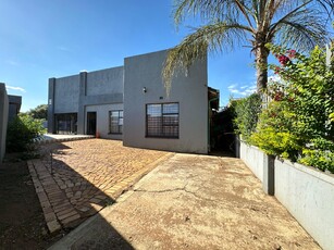 House For Sale in Lenasia Ext 7, Johannesburg