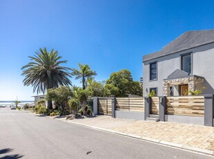 House For Sale in Melkbosstrand Central, Melkbosstrand