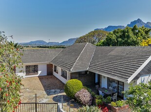 House For Sale in Mowbray, Cape Town