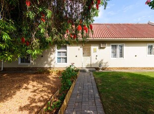 House For Sale in Onverwacht, Gordons Bay