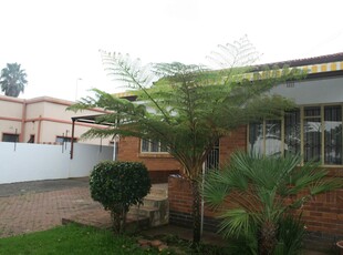 House For Sale in Roodepoort North, Roodepoort