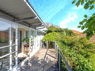 House For Sale in Vredehoek, Cape Town