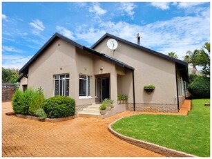 House For Sale in Wilro Park, Roodepoort