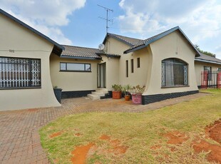 House For Sale in Wilro Park, Roodepoort