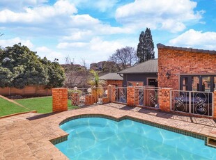 House For Sale in Wilro Park, Roodepoort